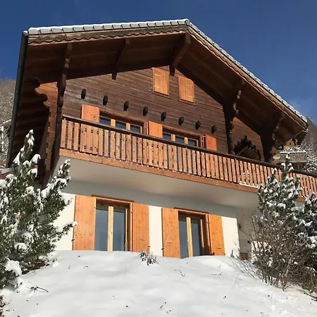 Chalet Sunny In With Garden