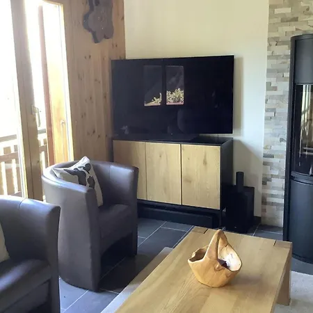 Sunny In With Garden בקתה