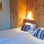 Chalet Sunny In With Garden